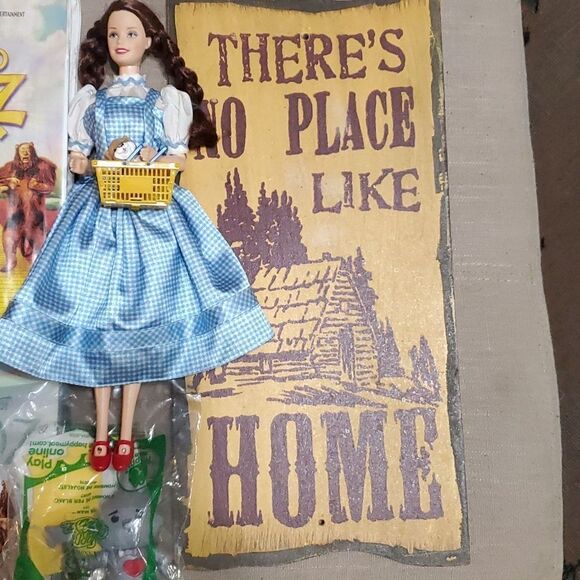 Super cool Dorothy, Wizard of Oz DVD, VHS, no place like home sign Tin man toy - Picture 2 of 15